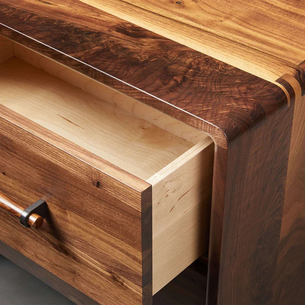 Mesa de cabeceira de madeira sólida de estilo francês