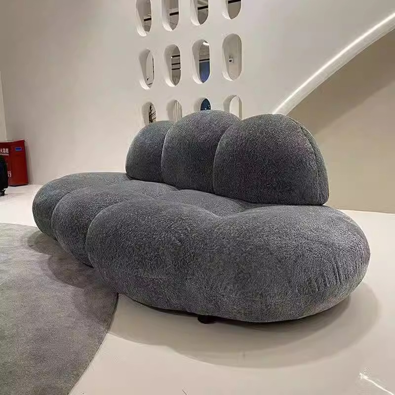 Sofá de lã de alpaca em forma de nuvem
