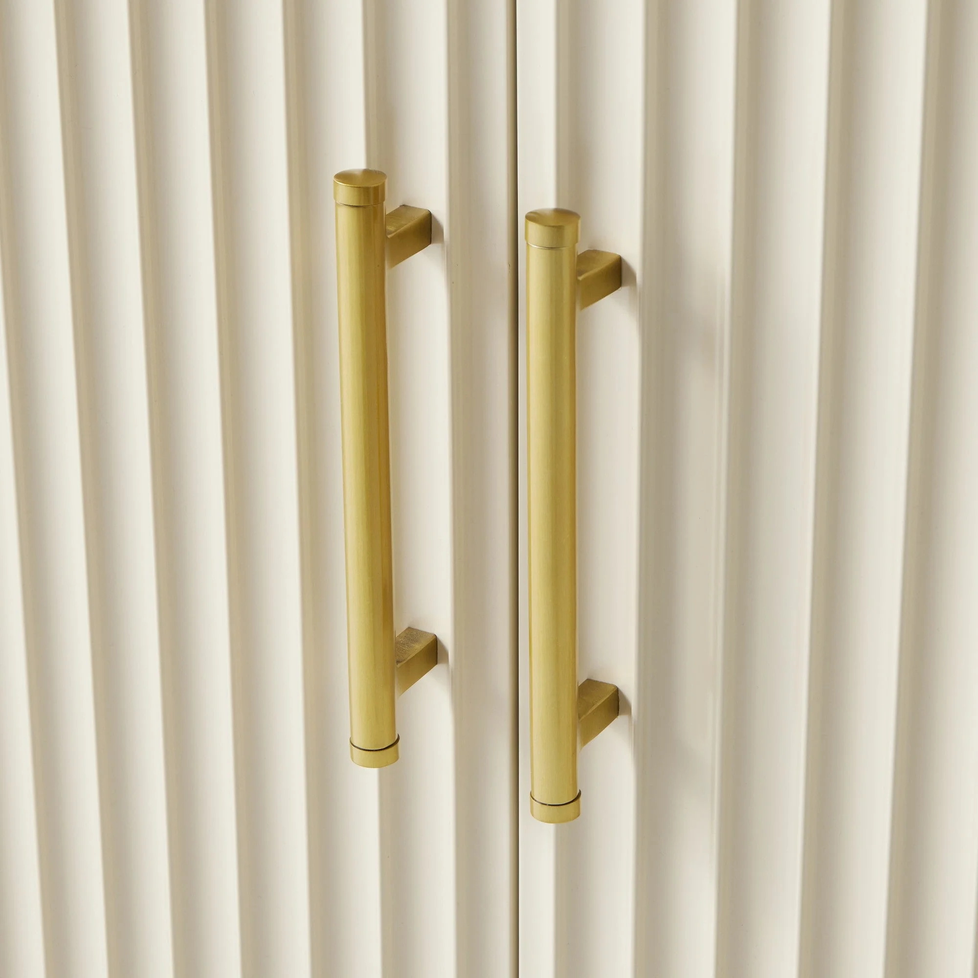 Armário de madeira preta moderna