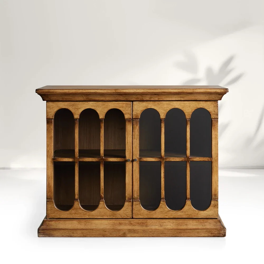 Gabinete baixo e pequeno