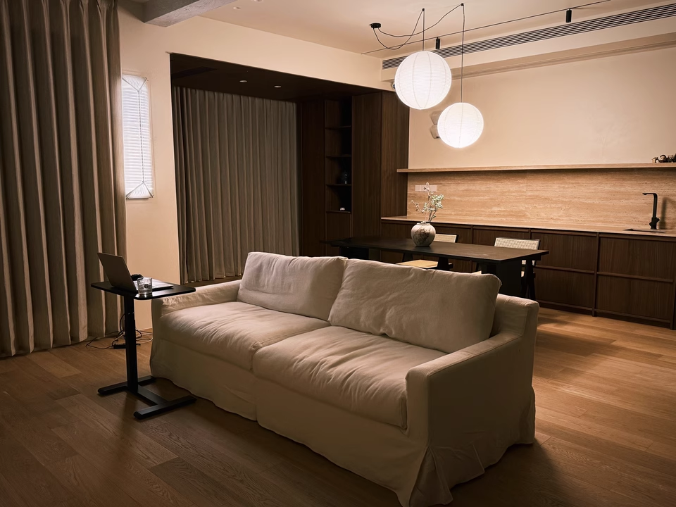 Foto da cena do sof&aacute;