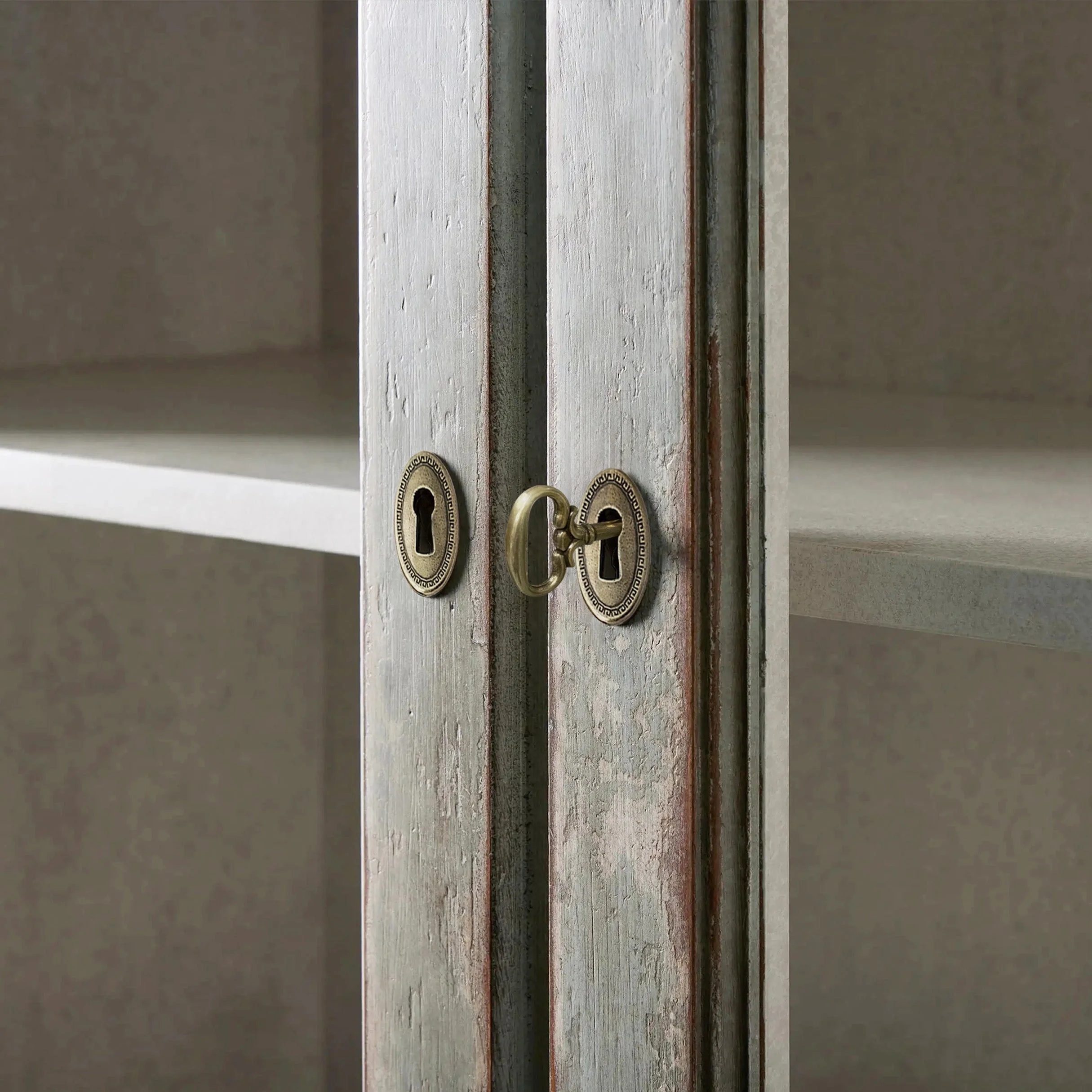 Armário de vidro de serenidade de carvalho branco