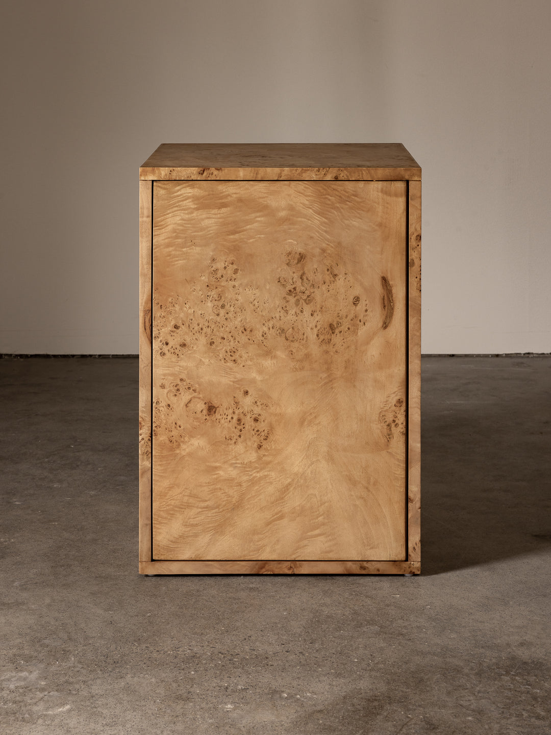 Burl natural - Gabinete em pé estampado