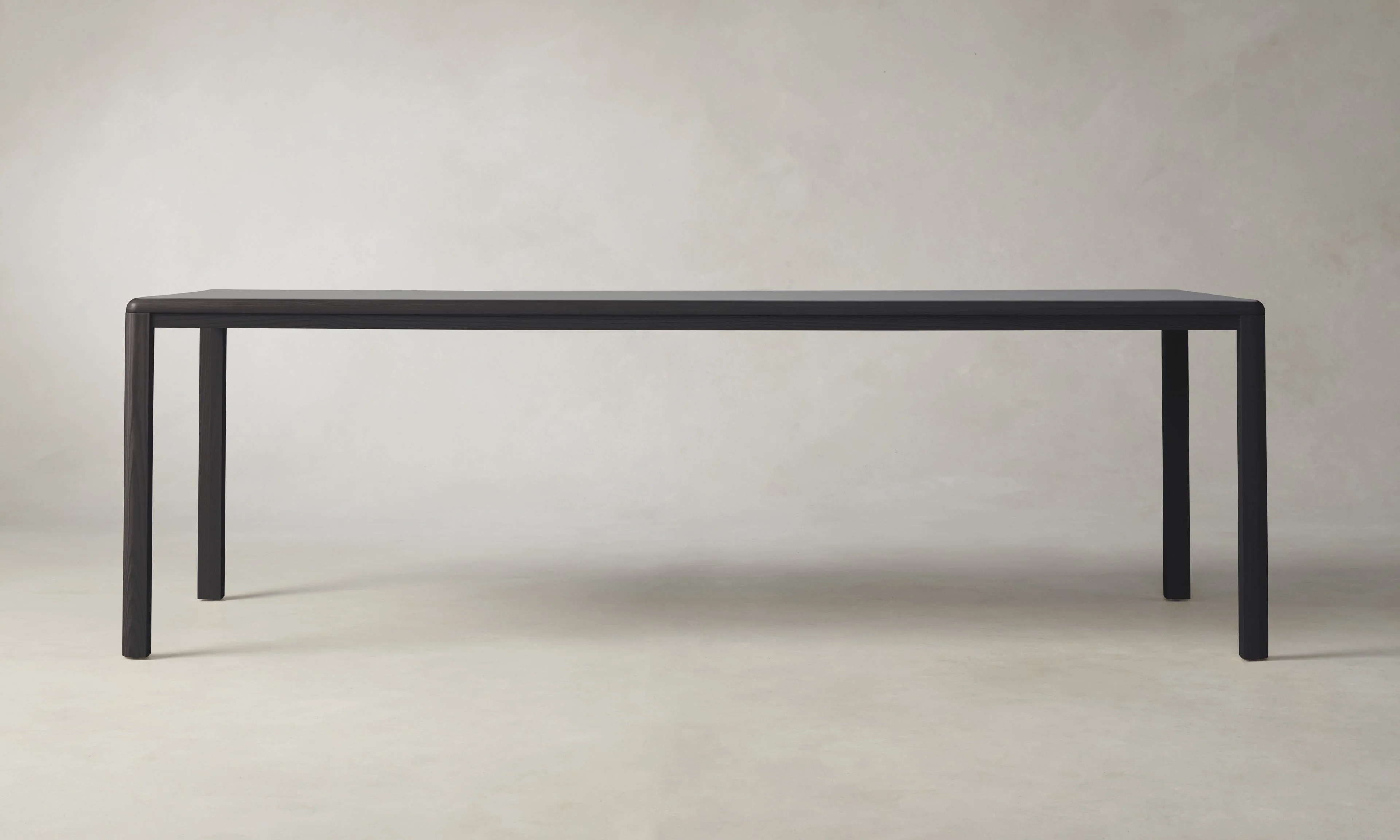 Mesa de jantar de cinzas retas - forrada