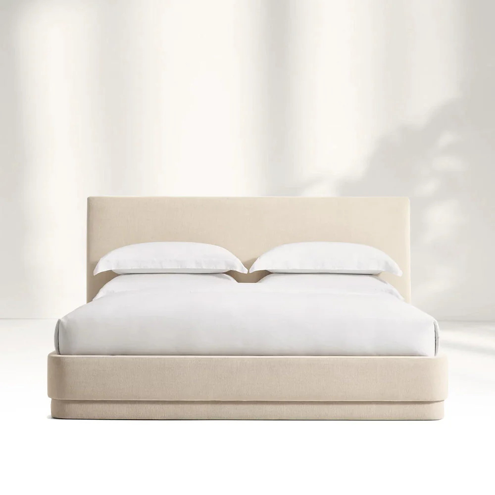 Cama de casal estofada macia com gama reta