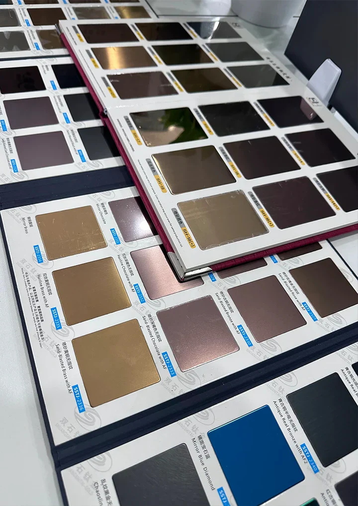 Acabamentos de metal