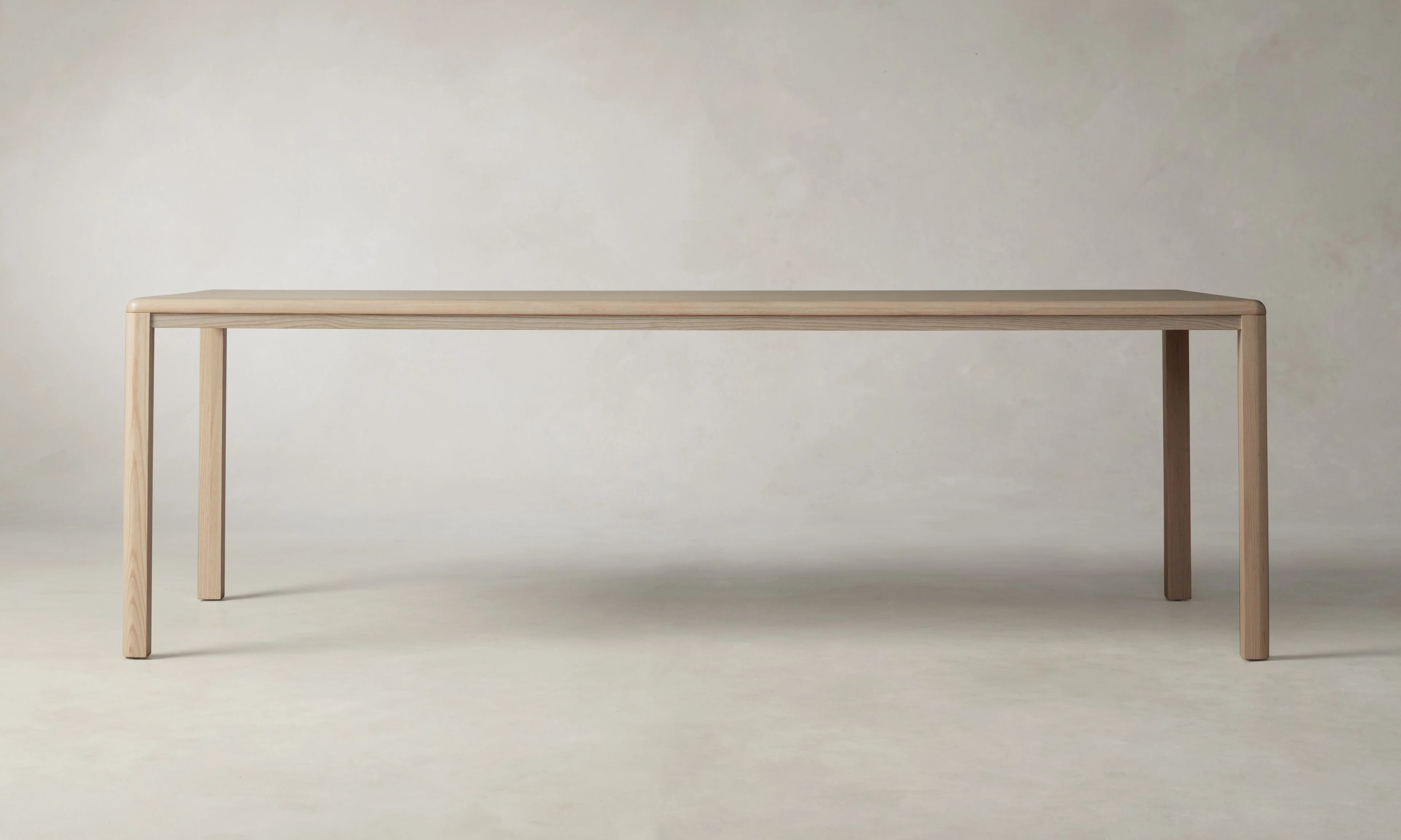 Mesa de jantar de cinzas retas - forrada