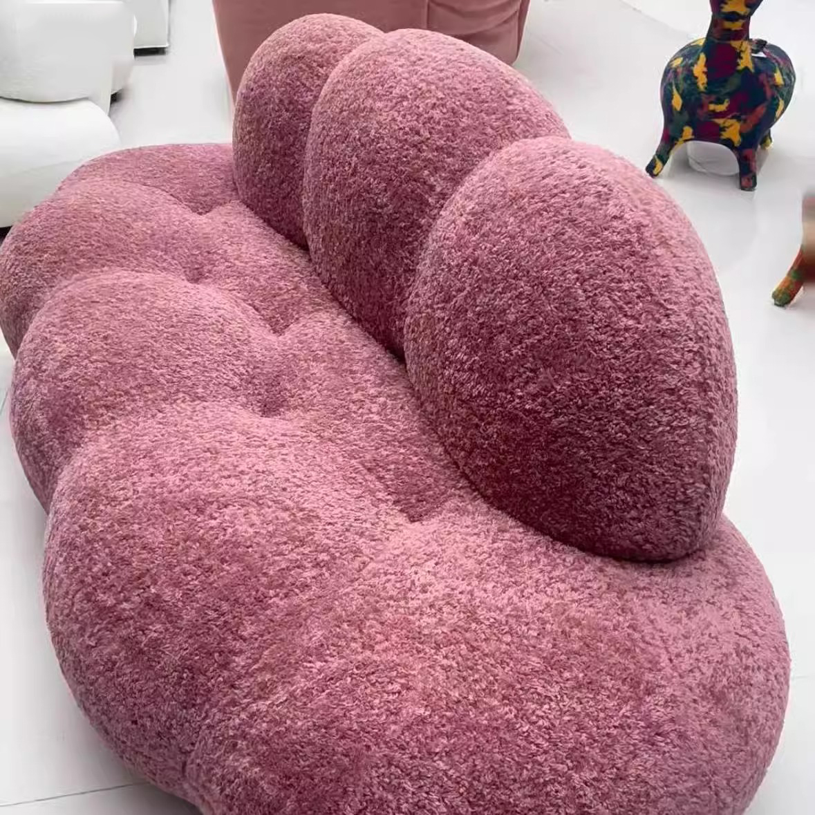 Sofá de lã de alpaca em forma de nuvem