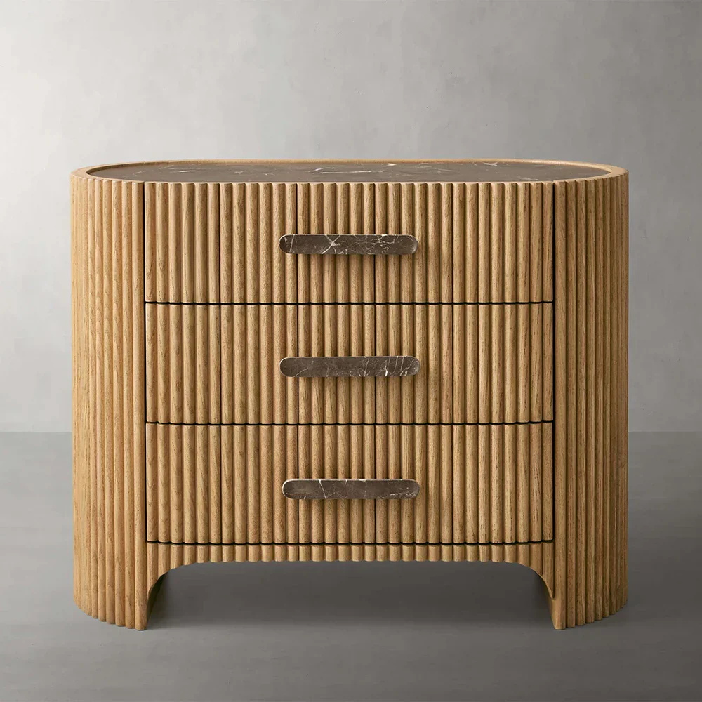 Uma mesa de cabeceira de mármore elegante com padrão de nervura retrô