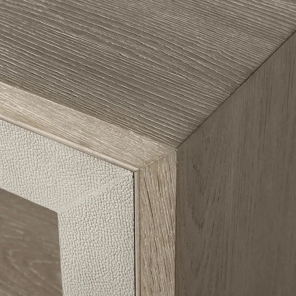  Armário de duas portas com portas de vidro