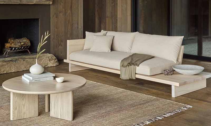 O sof&aacute; de madeira s&oacute;lida &eacute; uma adi&ccedil;&atilde;o atemporal e luxuosa a qualquer sala de estar. Criados a partir de madeira maci&ccedil;a de alta qualidade, este sof&aacute; combina durabilidade, conforto e estilo para criar um ponto focal em seu espa&ccedil;o de vida. 