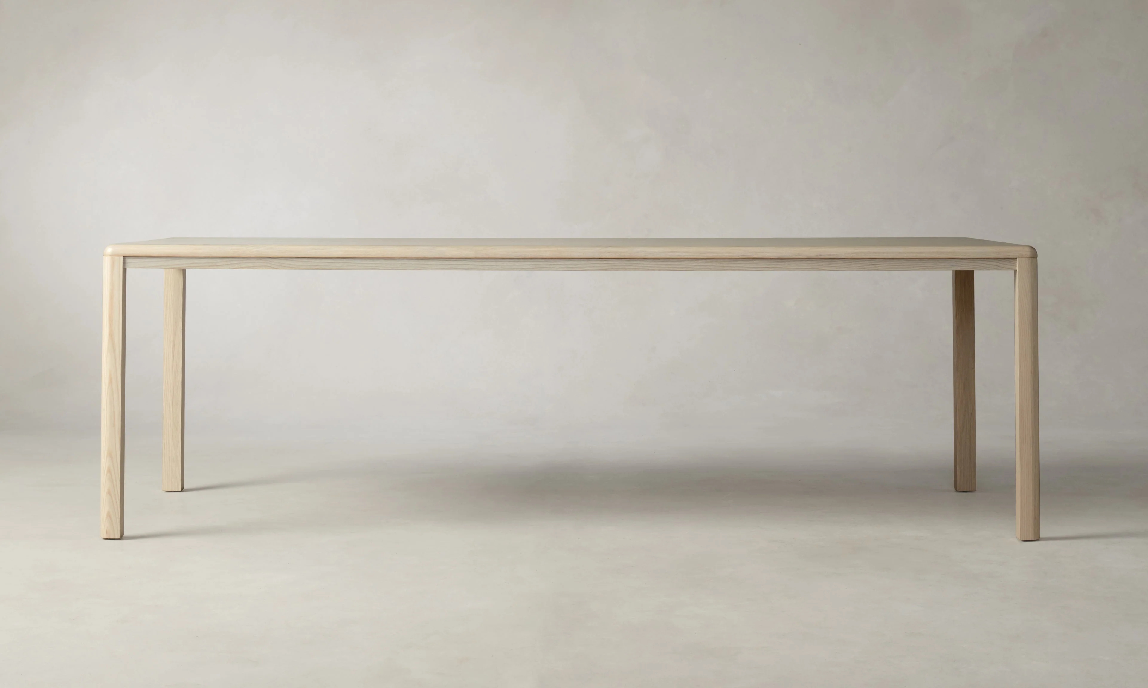 Mesa de jantar de cinzas retas - forrada