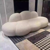 Sofá de lã de alpaca em forma de nuvem