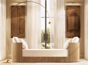 Padrista da sala de estar francesa no final da cama