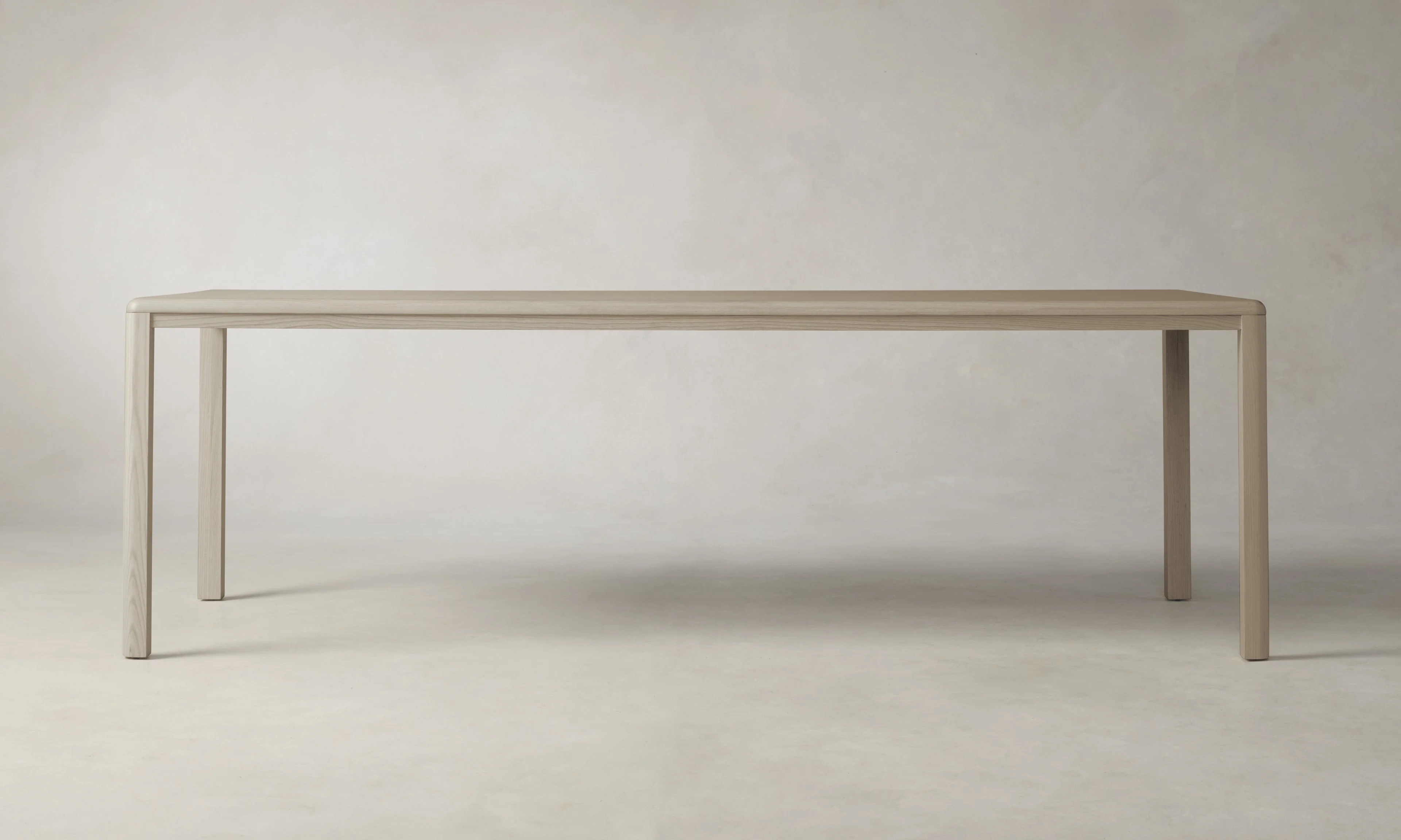 Mesa de jantar de cinzas retas - forrada