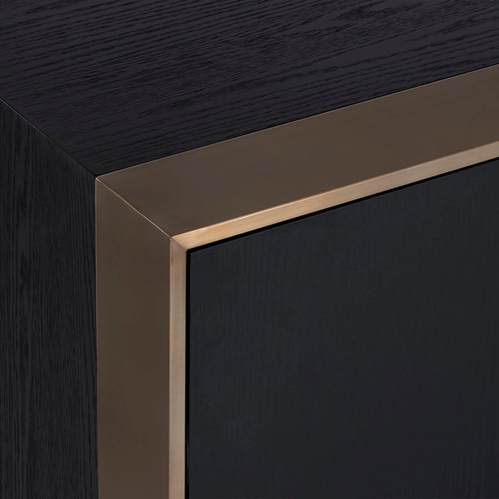 Aparador de madeira maci&ccedil;a com moldura de metal moderno