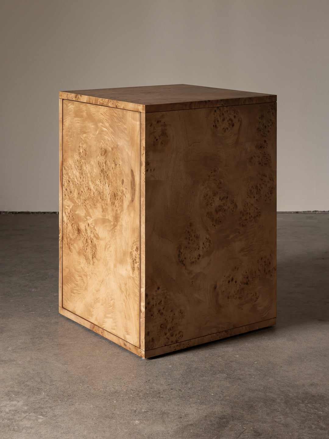 Burl natural - Gabinete em pé estampado