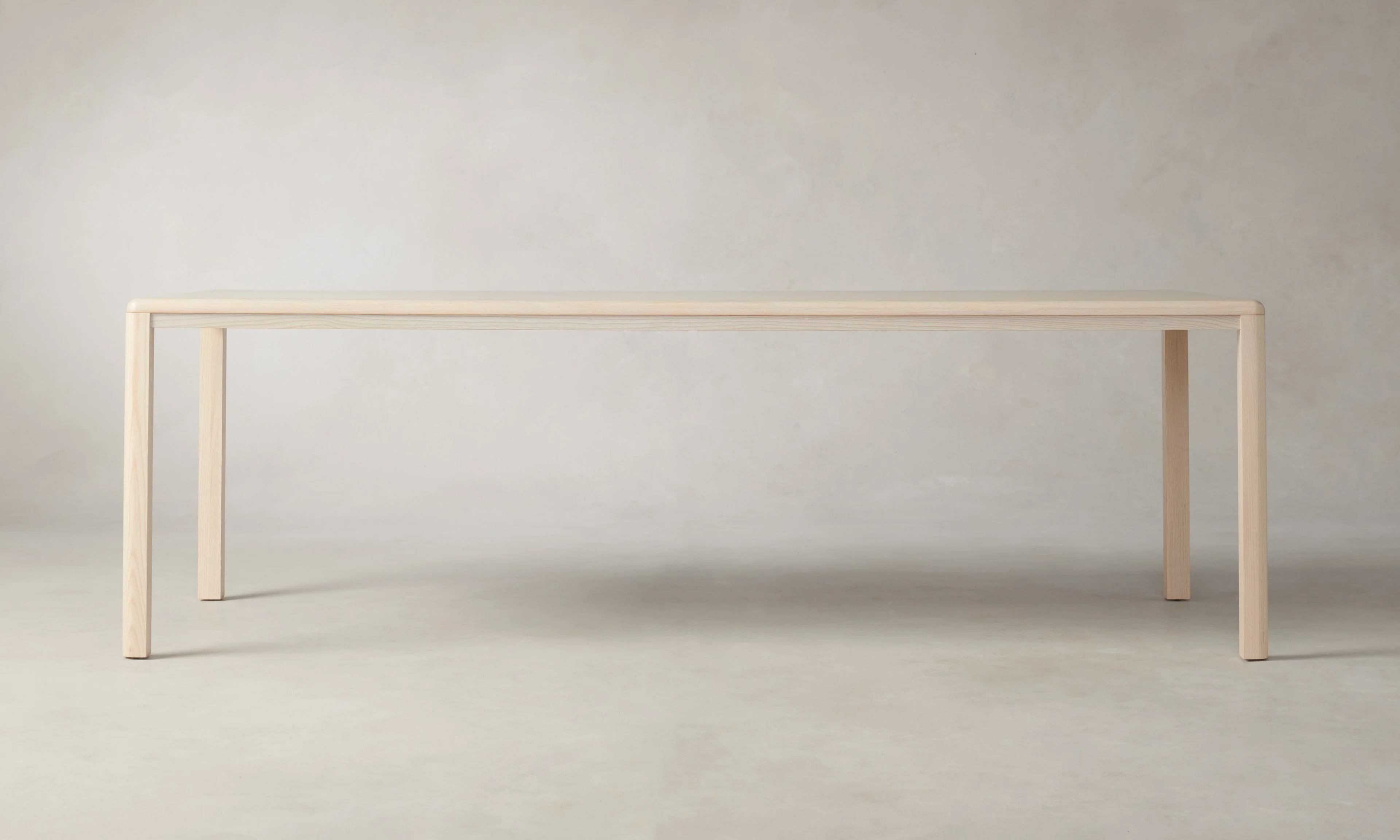 Mesa de jantar de cinzas retas - forrada