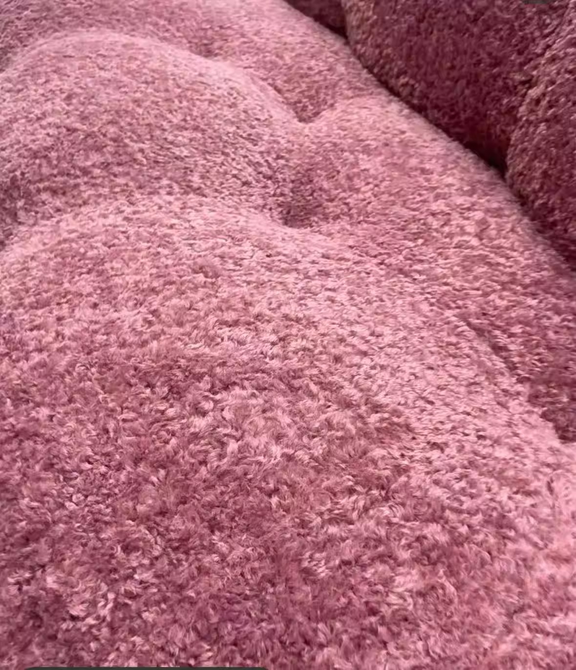 Sofá de lã de alpaca em forma de nuvem