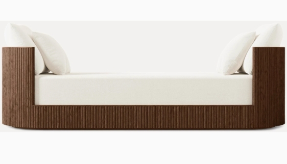 Padrista da sala de estar francesa no final da cama