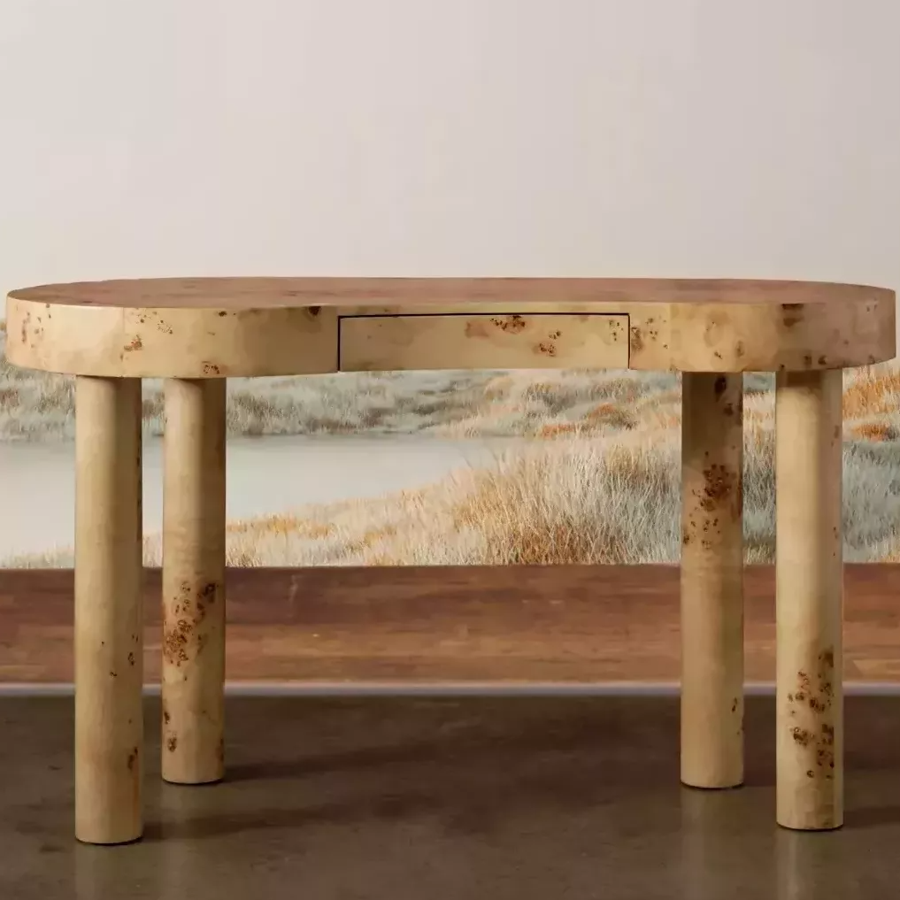 Mesa resistente: madeira de cerne em tons leves, combinando praticidade, estética e valor colecionável