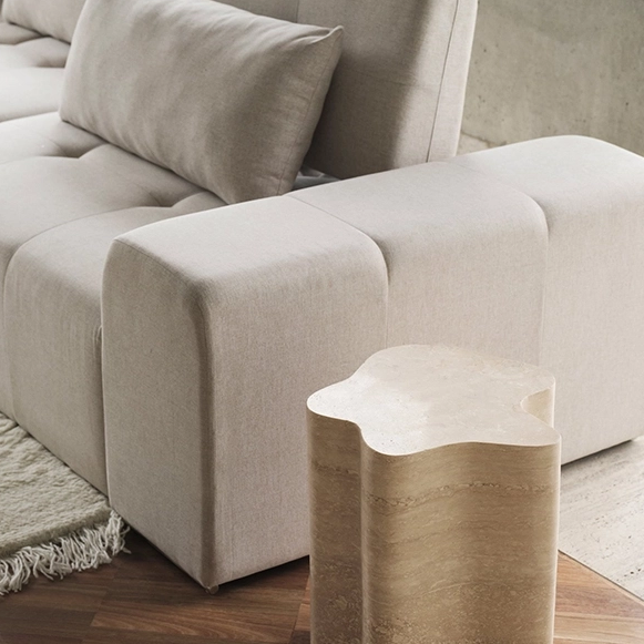 O que é uma mesa de cabeceira versus mesa de cabeceira?