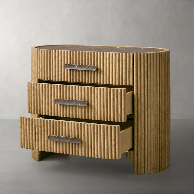 Uma mesa de cabeceira de mármore elegante com padrão de nervura retrô