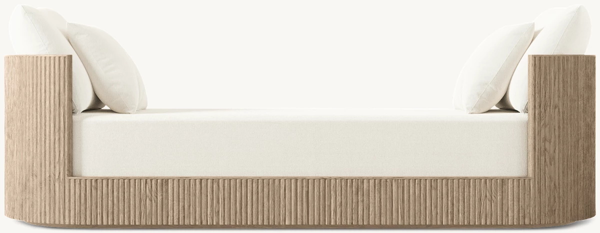 Padrista da sala de estar francesa no final da cama