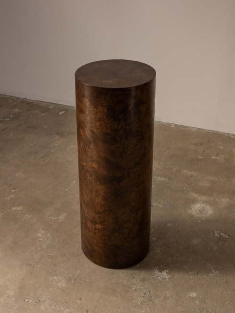 Mesa de cabeceira da casca de árvore